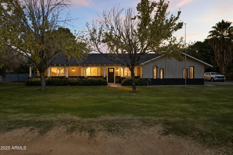 8134 Acoma Dr, Peoria, AZ 85381