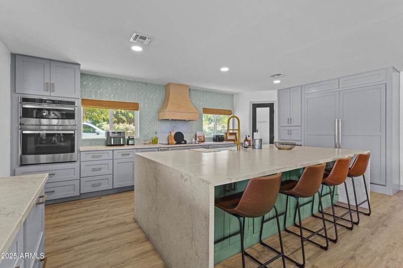 8134 Acoma Dr, Peoria, AZ 85381