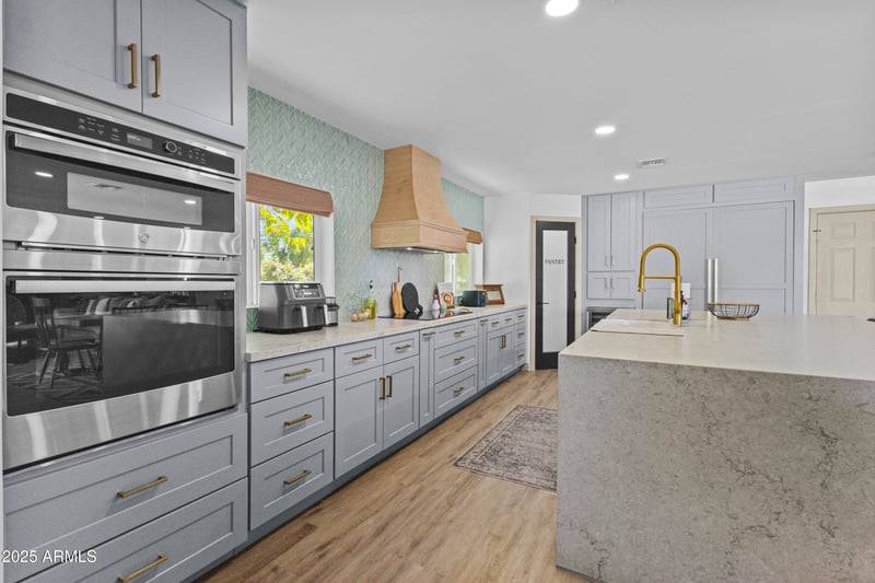 8134 Acoma Dr, Peoria, AZ 85381