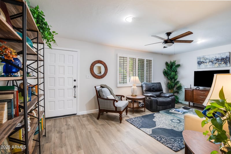 8135 Central Ave #12, Phoenix, AZ 85020