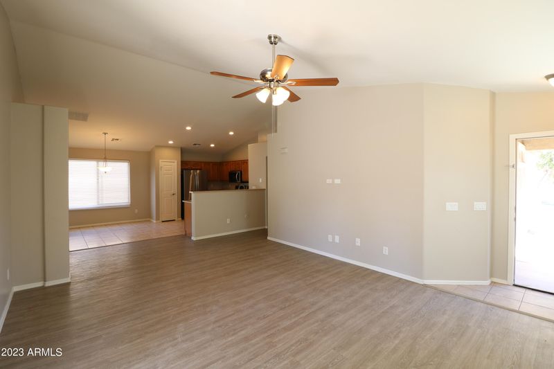 8137 W Globe Ave, Phoenix, AZ 85043