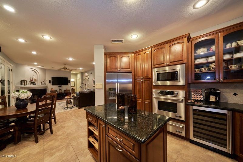 814 E Desert Trumpet Rd, Phoenix, AZ 85048