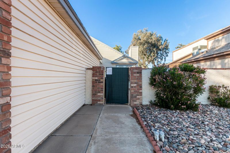 814 E Rockwell Dr, Chandler, AZ 85225