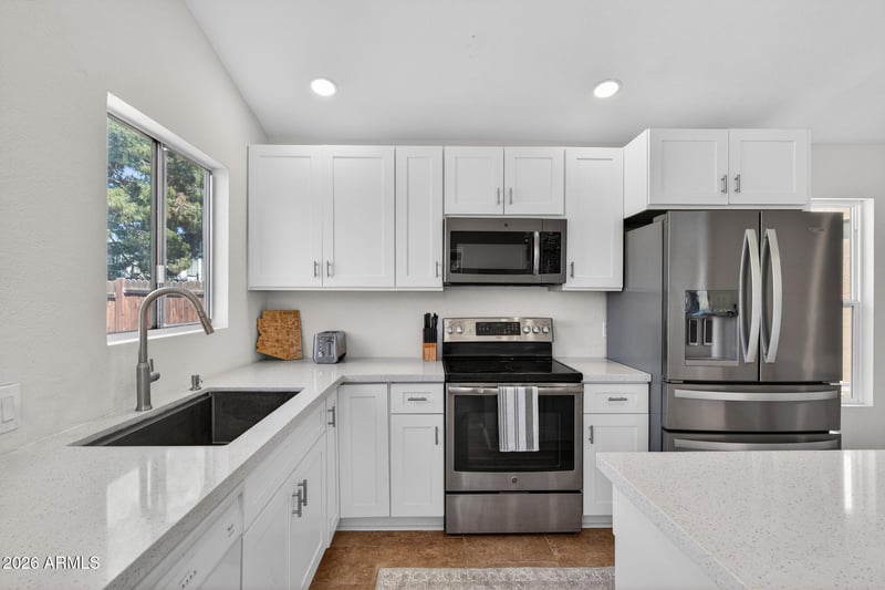 814 Manor Dr, Chandler, AZ 85225