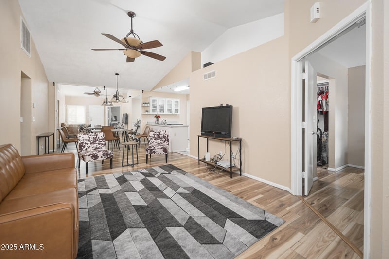 8140 107th Ave #306, Peoria, AZ 85345