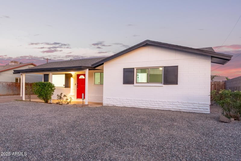 8147 Clarendon Ave, Phoenix, AZ 85033