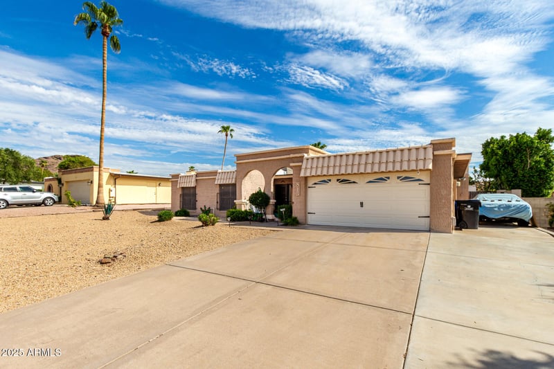 815 Coral Gables Dr, Phoenix, AZ 85022