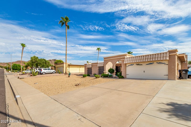 815 Coral Gables Dr, Phoenix, AZ 85022