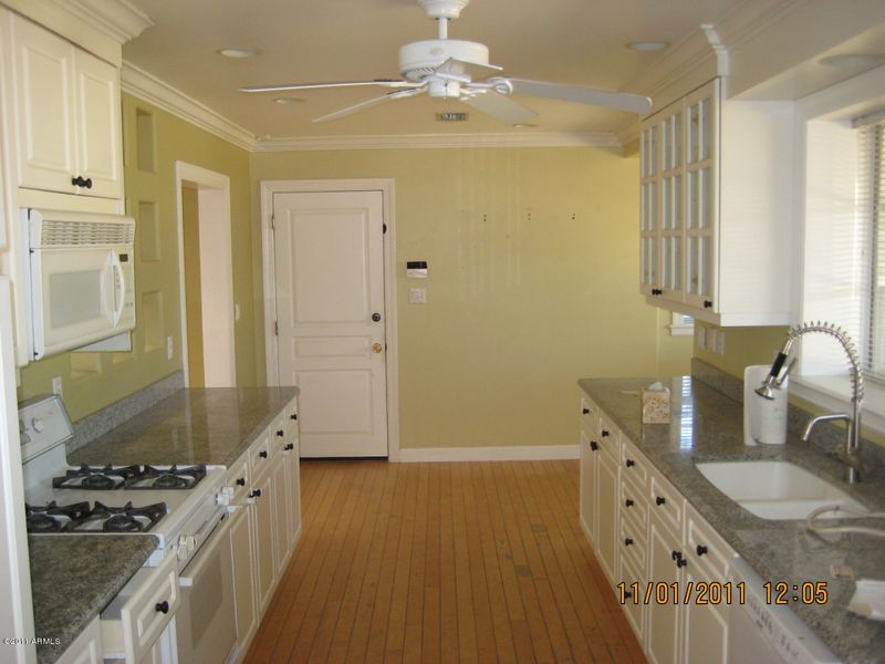 815 E Desert Park Ln, Phoenix, AZ 85020