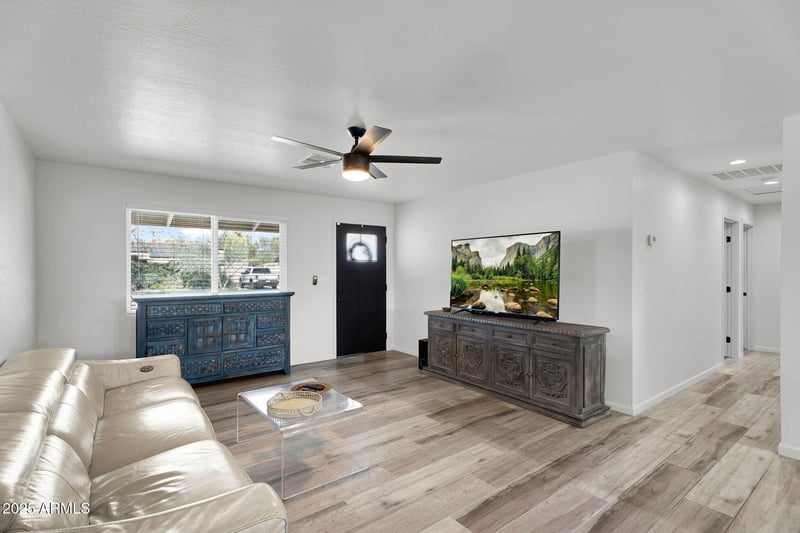 815 Elna Rae St, Tempe, AZ 85281