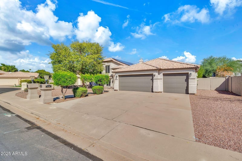 815 Hill Cir, Mesa, AZ 85203