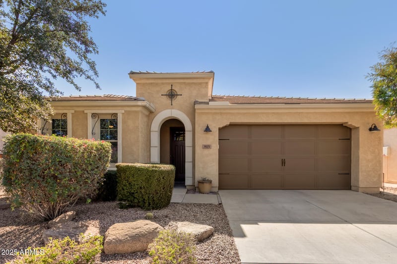815 Laddoos Ave, San Tan Valley, AZ 85140