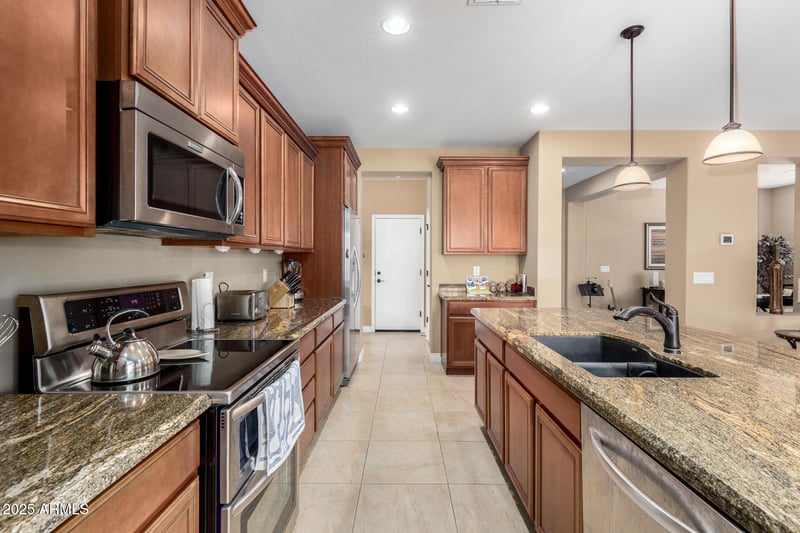 815 Laddoos Ave, San Tan Valley, AZ 85140