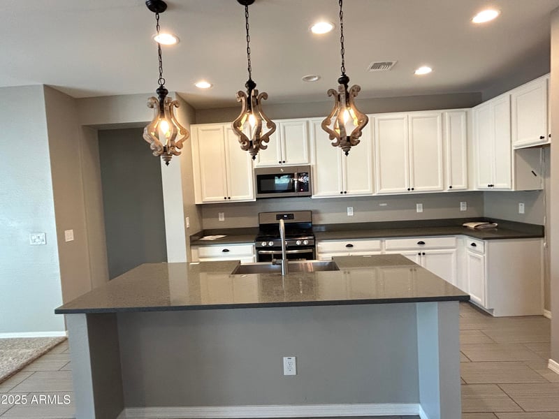 815 Leadwood Ave, San Tan Valley, AZ 85140