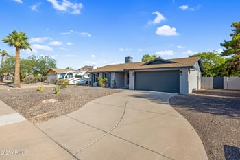 815 Paradise Ln, Phoenix, AZ 85022