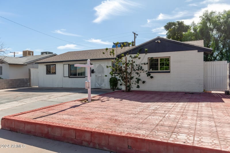 8151 Clarendon Ave, Phoenix, AZ 85033