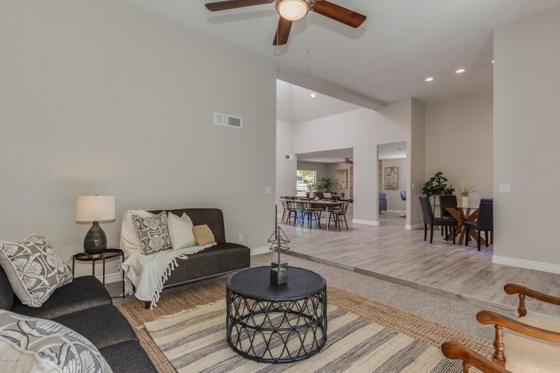 8154 E Del Caverna Dr, Scottsdale, AZ 85258