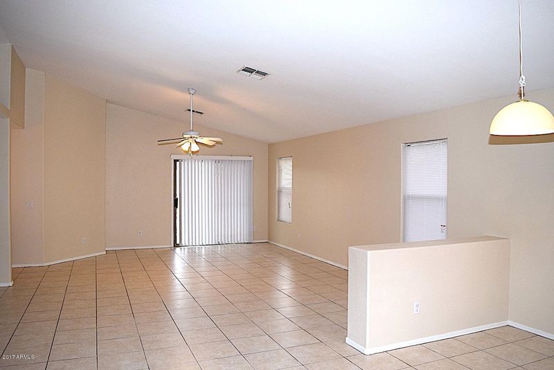 8155 W Hammond Ln, Phoenix, AZ 85043
