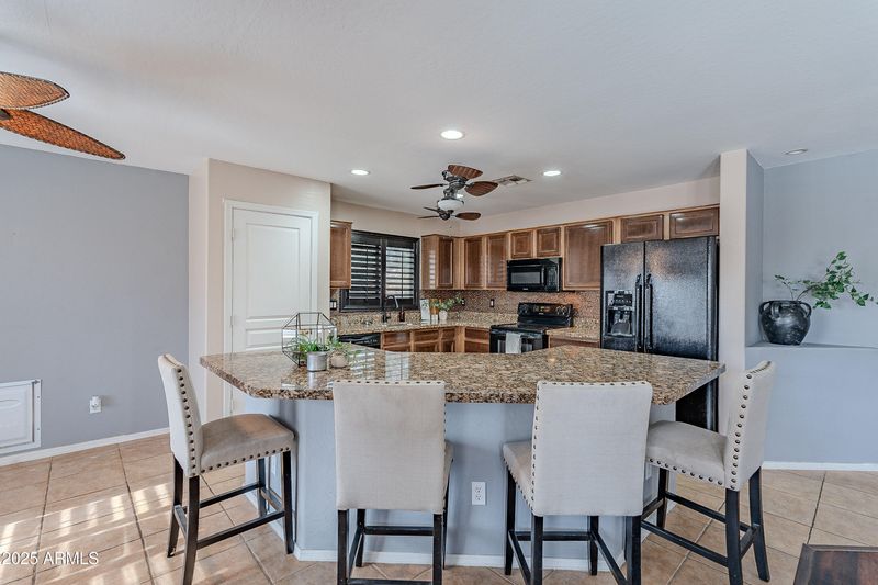 8157 W Gibson Ln, Phoenix, AZ 85043