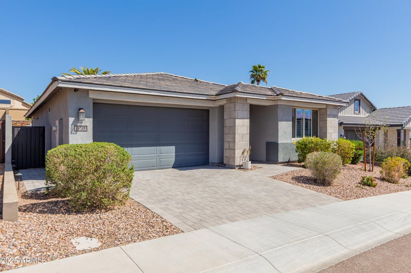 816 Amberwood Dr, Phoenix, AZ 85048