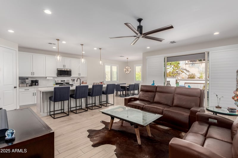 816 Amberwood Dr, Phoenix, AZ 85048