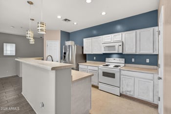 8187 Lynwood St, Phoenix, AZ 85043