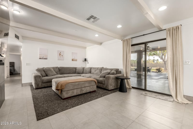 8201 Country Gables Dr, Peoria, AZ 85381