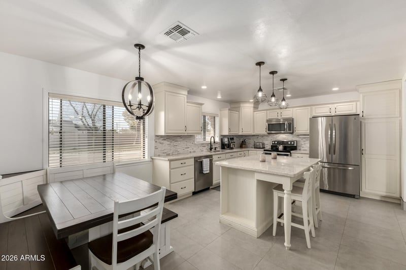 8201 Country Gables Dr, Peoria, AZ 85381