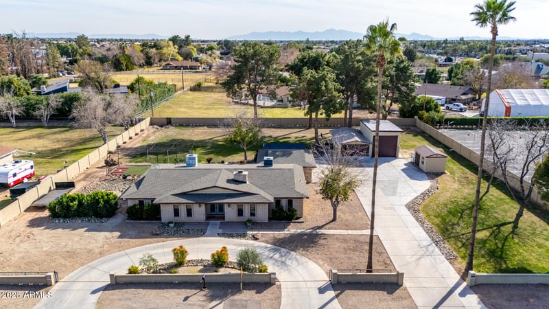 8201 Country Gables Dr, Peoria, AZ 85381