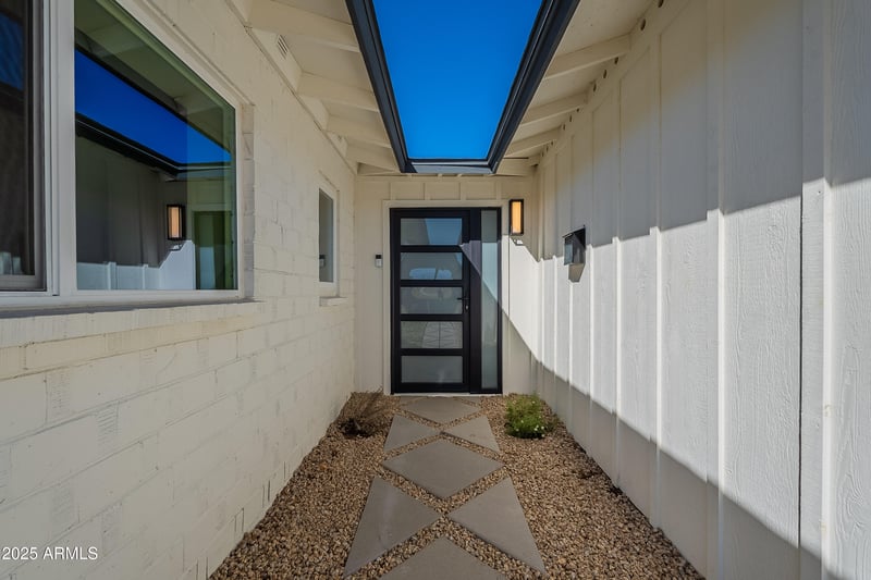 8202 Mackenzie Dr, Scottsdale, AZ 85251