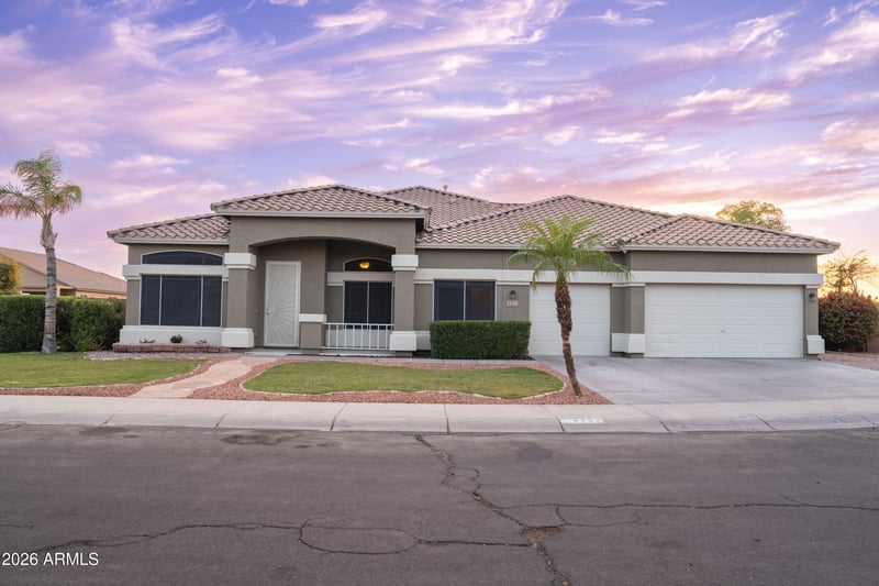 8202 34th Dr, Laveen, AZ 85339