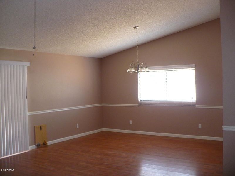 8204 N 60th Dr, Glendale, AZ 85302