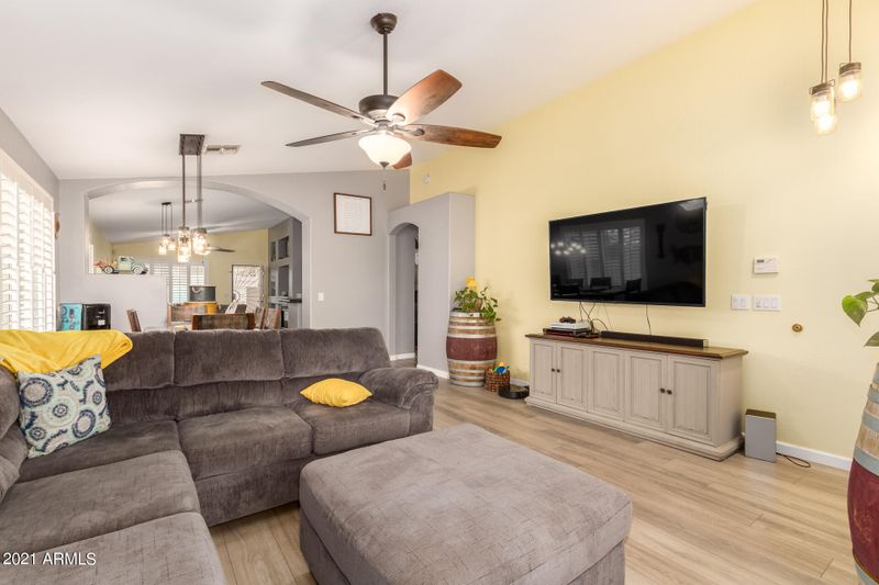 8209 W Pontiac Dr, Peoria, AZ 85382