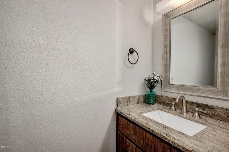 821 E Cochise Dr #B, Phoenix, AZ 85020