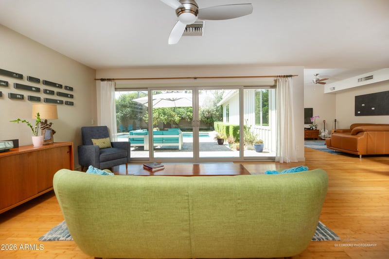 821 E Desert Park Ln, Phoenix, AZ 85020