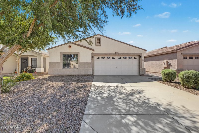 821 E Nardini St, San Tan Valley, AZ 85140