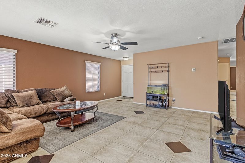 821 E Nardini St, San Tan Valley, AZ 85140