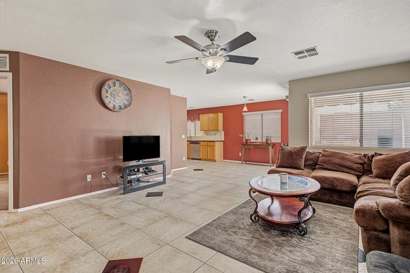 821 E Nardini St, San Tan Valley, AZ 85140