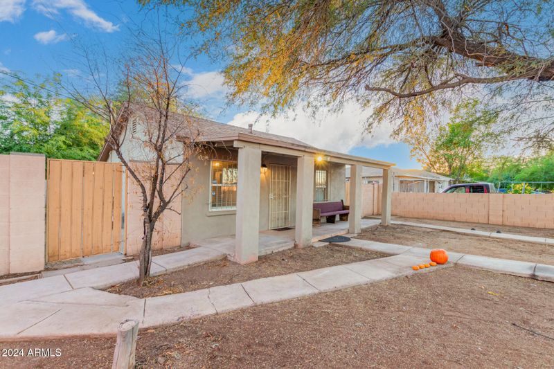 821 E Roeser Rd, Phoenix, AZ 85040