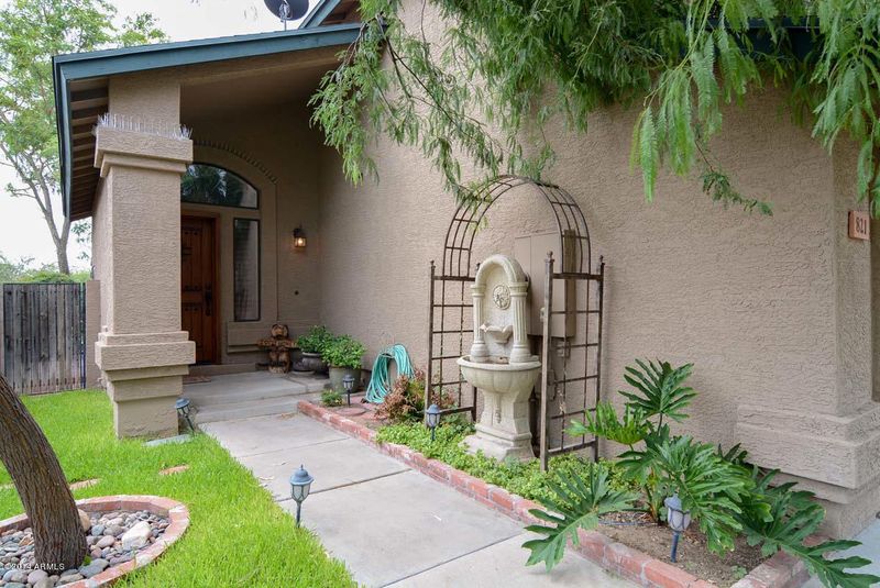 821 E Sack Dr, Phoenix, AZ 85024