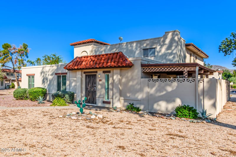 821 Joan D Arc Ave, Phoenix, AZ 85022