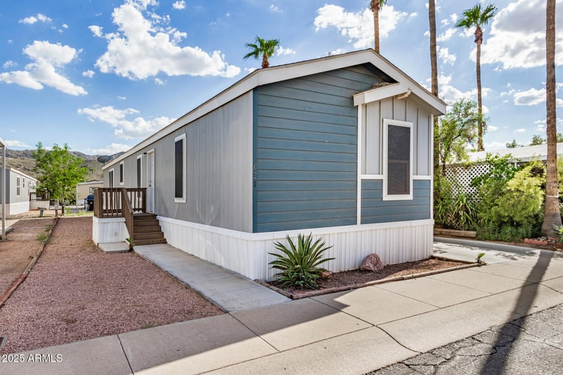821 Kachina Trl, Phoenix, AZ 85040