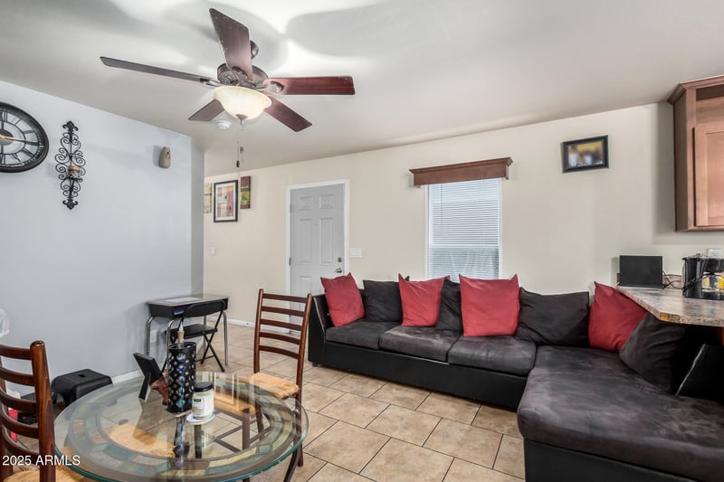 821 Kachina Trl, Phoenix, AZ 85040