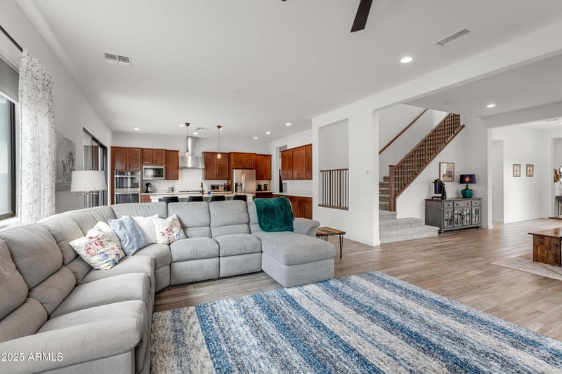 821 Monte Way, Phoenix, AZ 85042