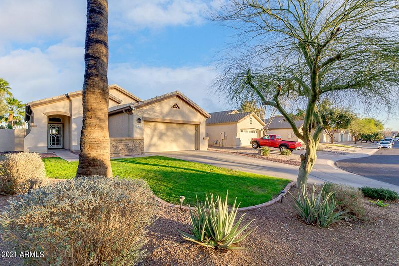 821 S Roanoke St, Gilbert, AZ 85296