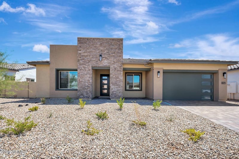 821 W J Waltz Way, Apache Junction, AZ 85120