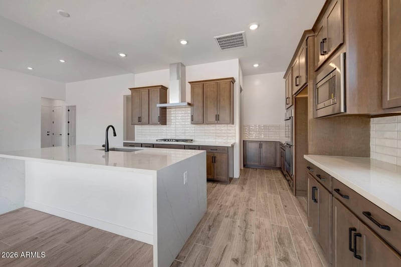 821 W J Waltz Way, Apache Junction, AZ 85120