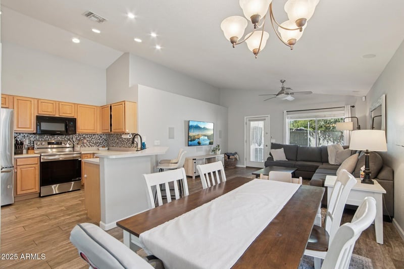 8210 Clara Ln, Peoria, AZ 85382