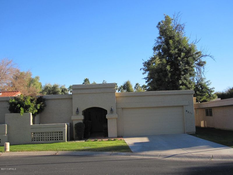 8211 E Del Caverna Dr, Scottsdale, AZ 85258