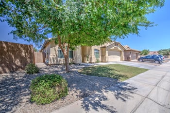 8213 Jenna Ln, Laveen, AZ 85339